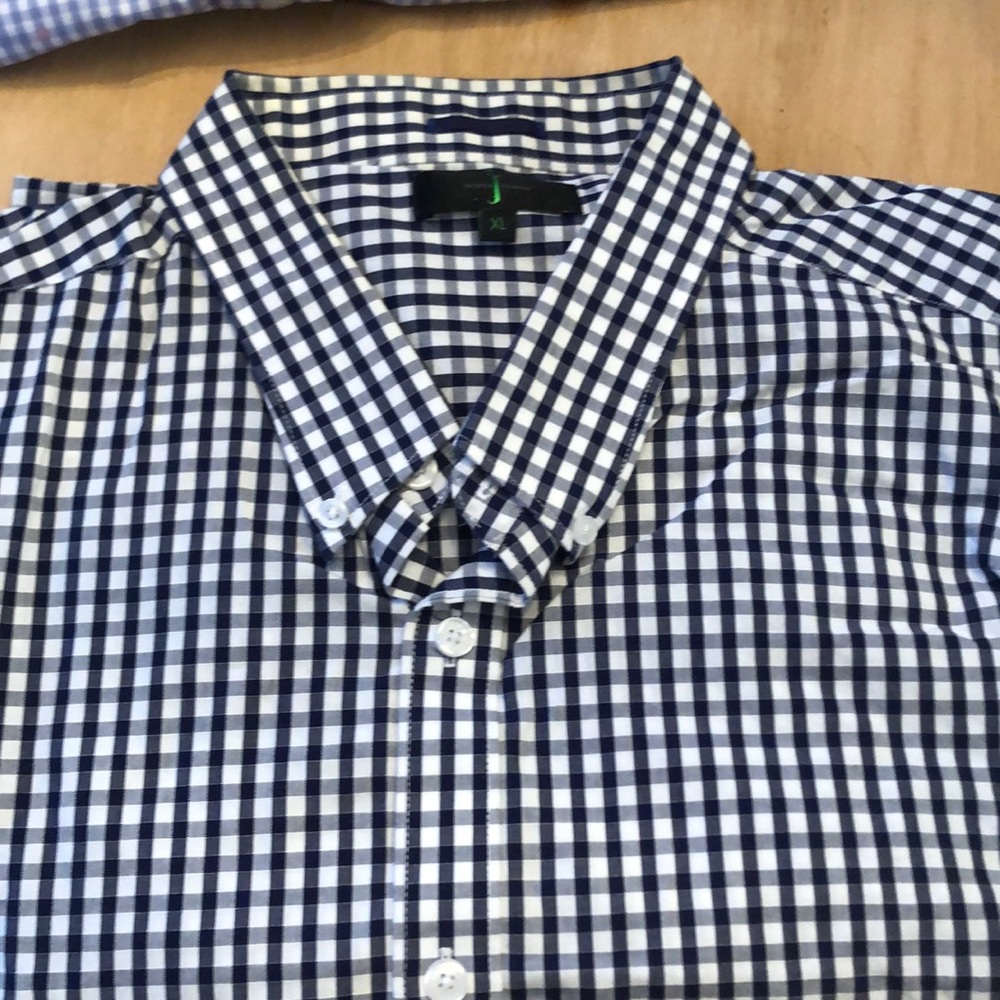 Excellent condition men’s button down.